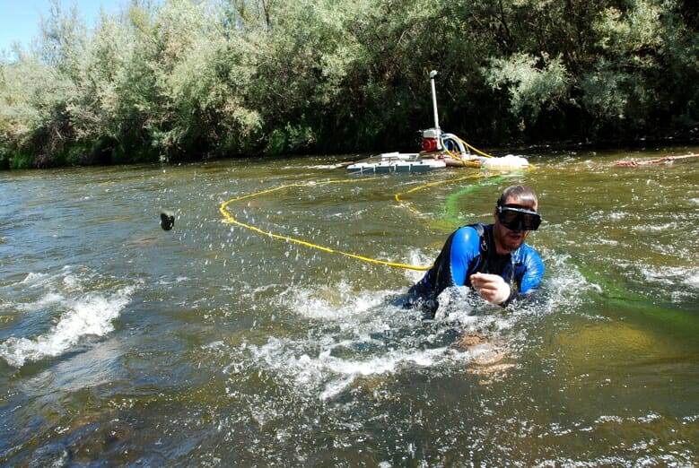 Suction dredging for gold in the Klamath River, California. This activity is allowed in virtually all Washington waterways, including critical habitat for steelhead and salmon.  (Jeff Barnard / AP, File)